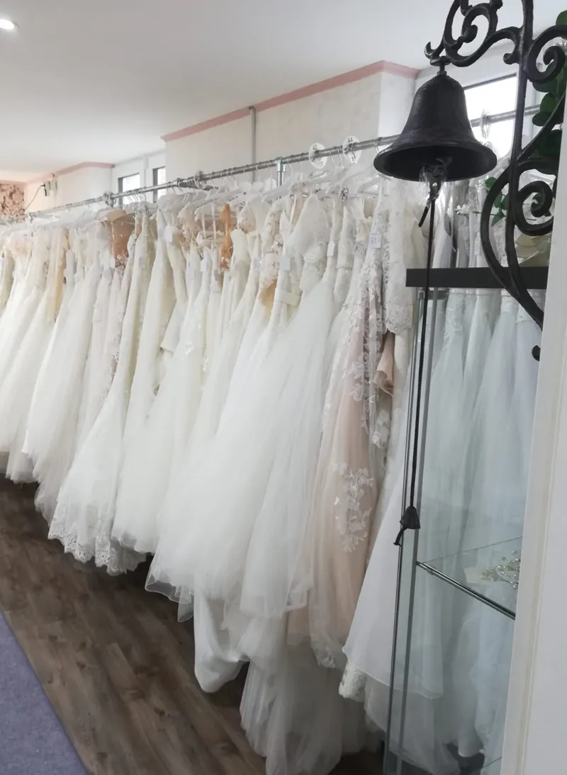 Brautkleid_aus_2_Hand_Schauraum